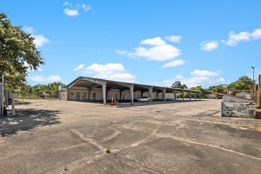 More Photos Of 11510 Cullen Blvd, Houston Warehouse For Sale