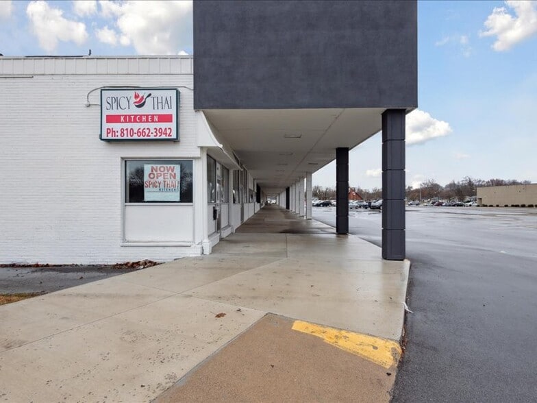 More Photos Of 2055 Gratiot Blvd, Marysville Unknown For Lease