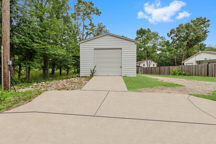 More Photos Of 2042 Teal Dr, Spring Dormitory For Sale