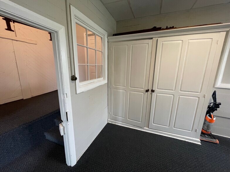 More Photos Of 249 Railroad Ave, Bird In Hand Self Storage For Lease