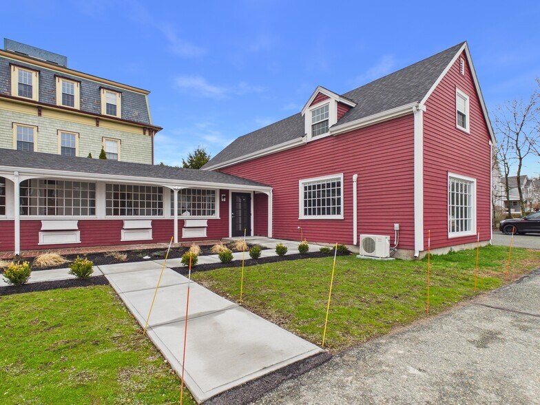 More Photos Of 680 High St, Westwood Freestanding For Lease