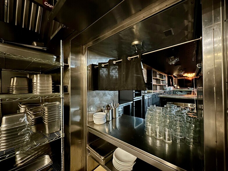 More Photos Of 3001 N Henderson Ave, Dallas Restaurant For Sale