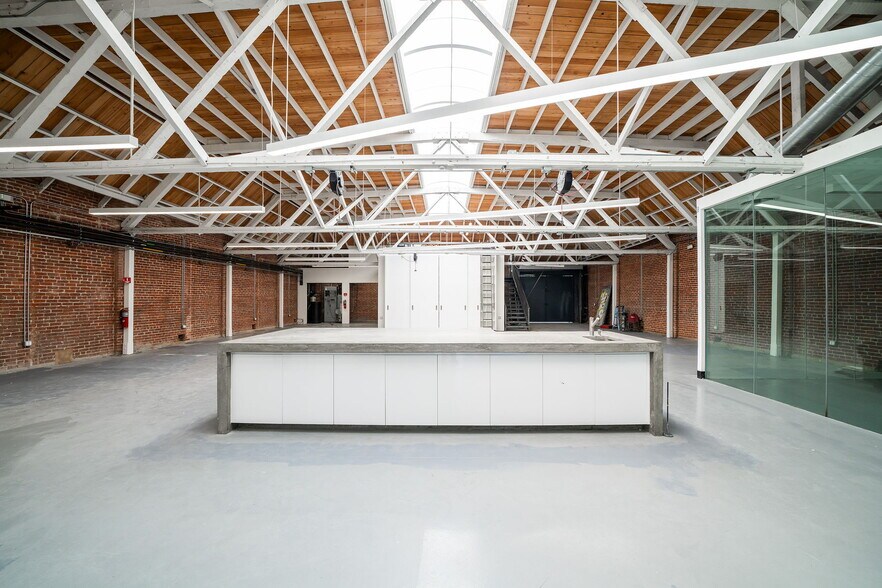More Photos Of 1359 S Hope St, Los Angeles Warehouse For Sale