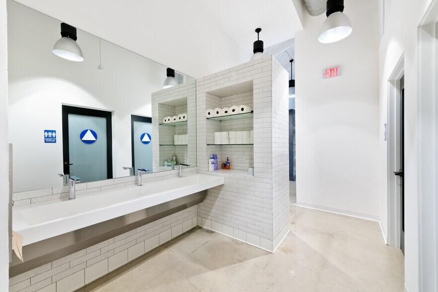More Photos Of 845 Lincoln Blvd, Venice Office For Lease
