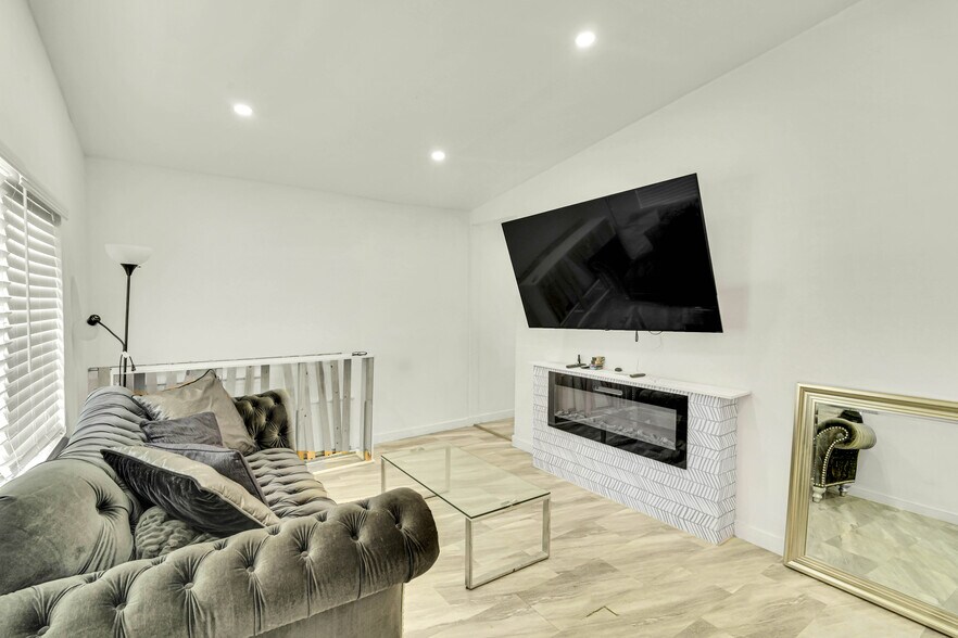 More Photos Of 41 William Rd, West Park Freestanding For Sale