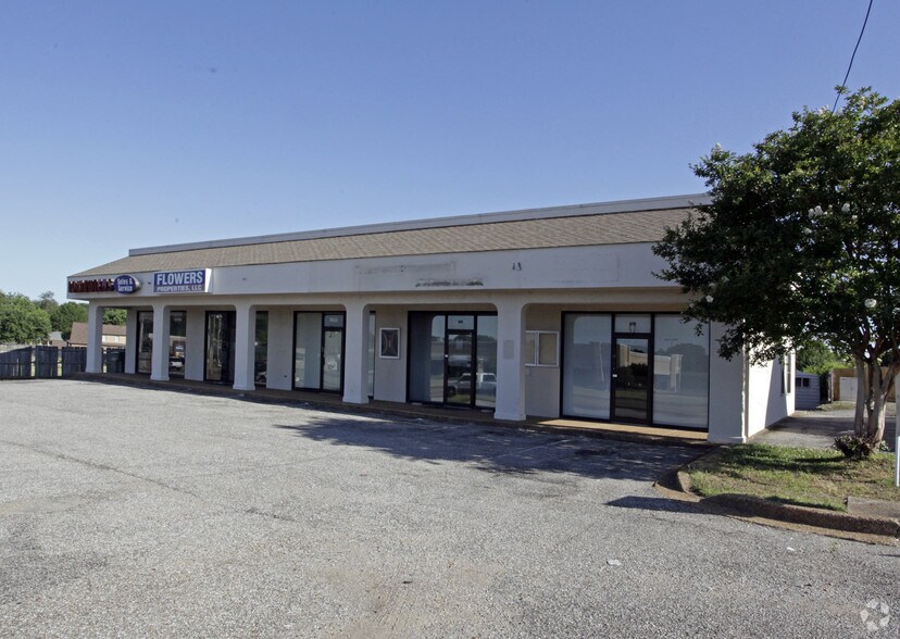 More Photos Of 862-870 Goodman Rd E, Southaven Freestanding For Lease