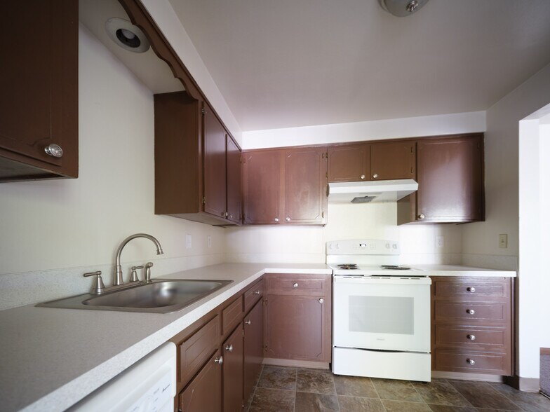 More Photos Of 302 Monmouth Ave S, Monmouth Apartments For Sale