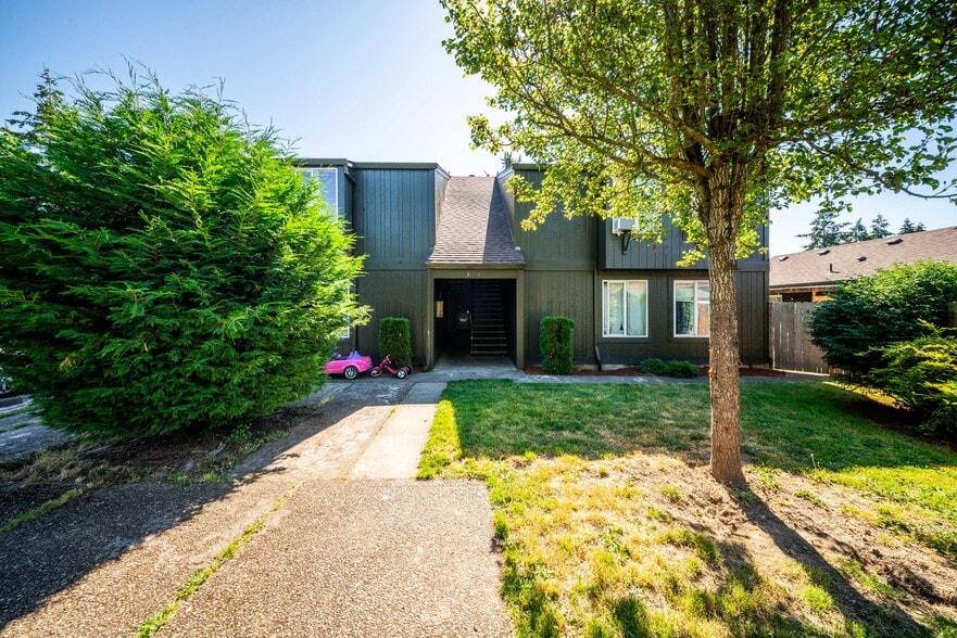 More Photos Of 1046 NE 17th Ave, Hillsboro Apartments For Sale