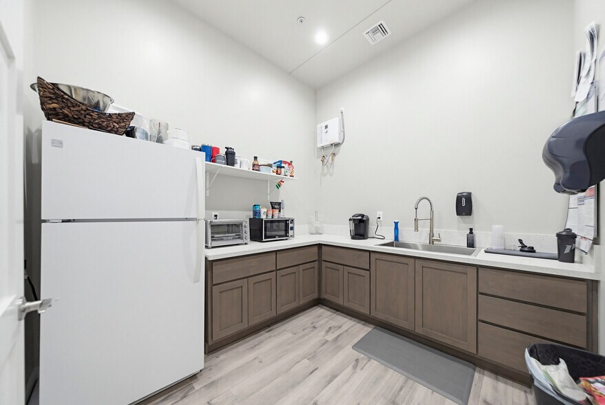 More Photos Of 349 Lake Havasu Ave S, Lake Havasu City Office For Sale