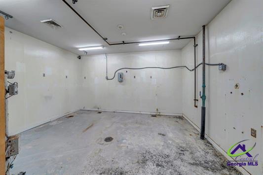 More Photos Of 114 Devaughn Ave, Montezuma Medical For Sale