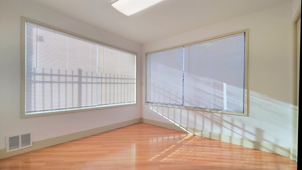 More Photos Of 12208-12222 SE Market St, Portland Office For Lease