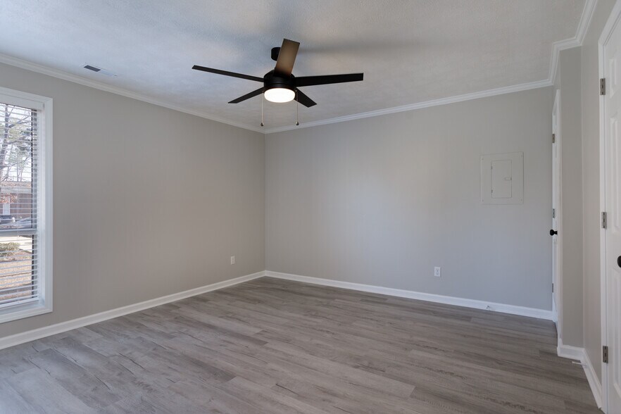 More Photos Of 5870 Century Oaks Dr, Fayetteville Apartments For Sale