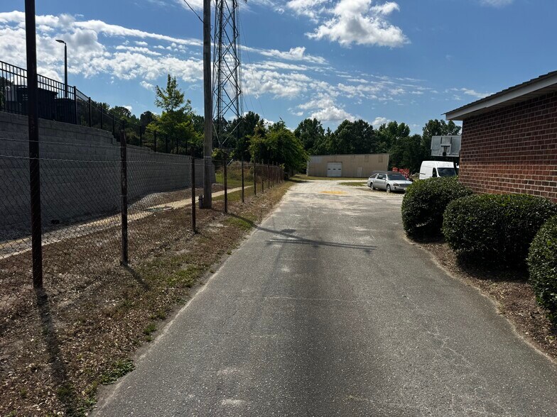More Photos Of 3802 W Vernon Ave, Kinston Light Distribution For Sale