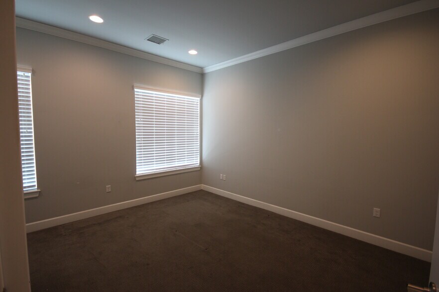 More Photos Of 7806 E 108th St S, Tulsa Office For Lease
