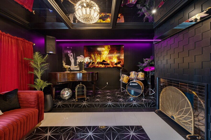 More Photos Of 120 W Vereda Sur, Palm Springs Hotel For Sale