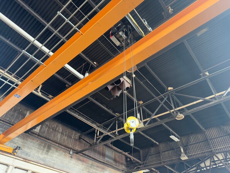 More Photos Of 30 Harris St, Putnam Warehouse For Lease