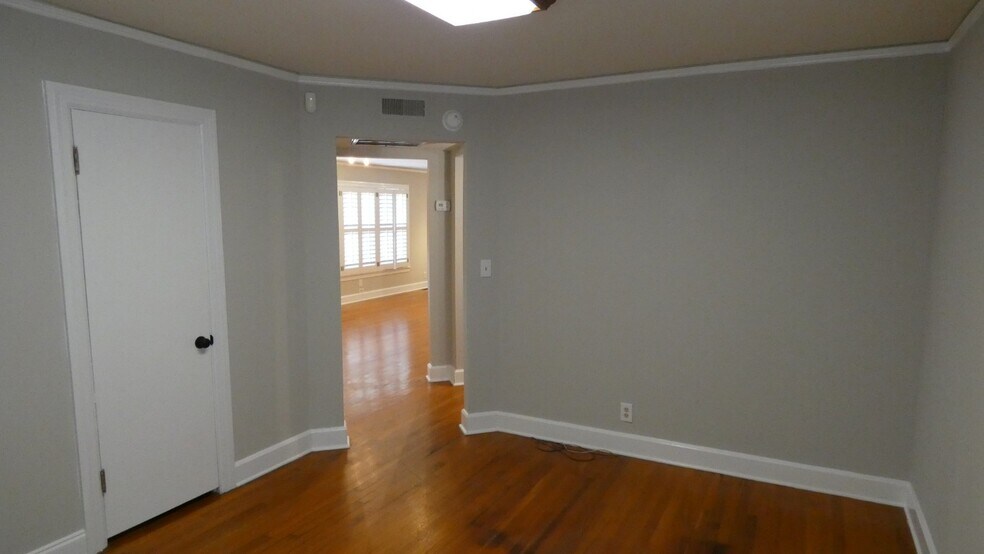 More Photos Of 2911 Middle Tennessee Blvd, Murfreesboro Office Residential For Lease