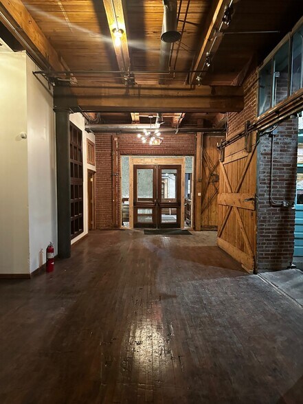 More Photos Of 1311 W 13th St, Kansas City Office For Sale