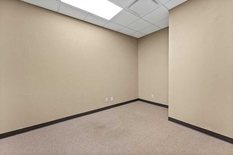 More Photos Of 2802 Flintrock Trce, Austin Coworking Space