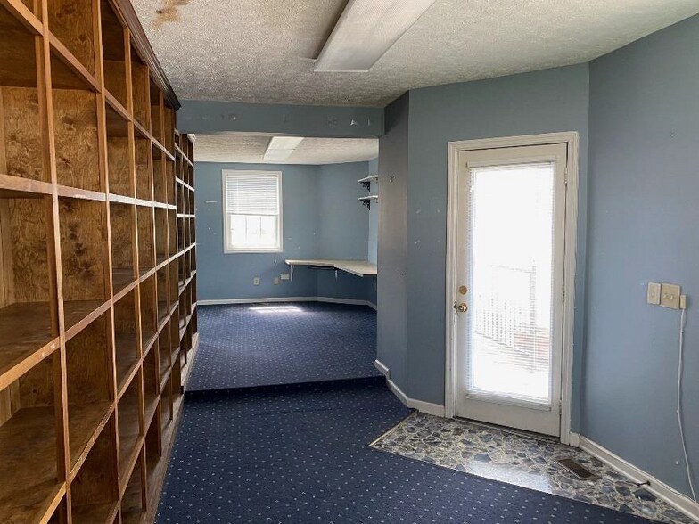 More Photos Of 303 W Commerce St, Lewisburg Storefront Retail Office For Lease