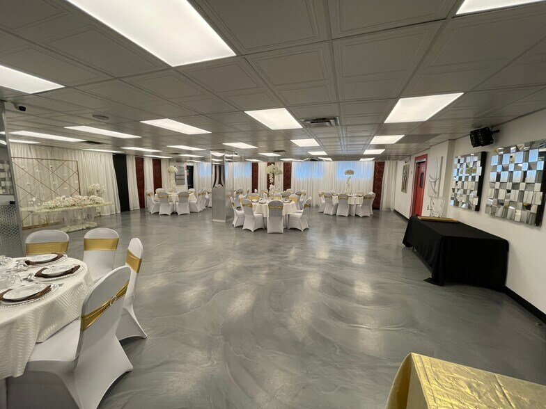 More Photos Of 3858-3870 Notre-Dame, Laval Office For Sale