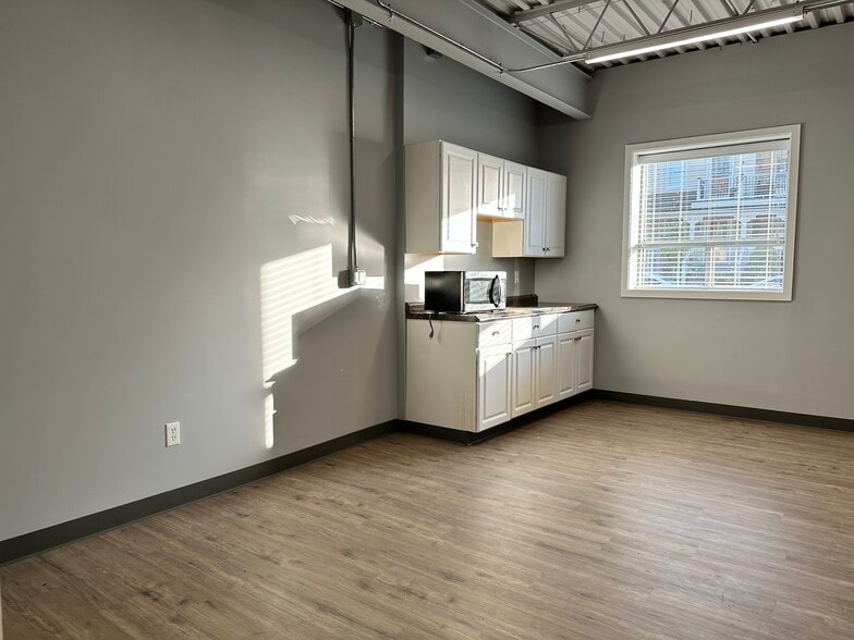 More Photos Of 53 Hancock St, Stratford Manufacturing For Lease