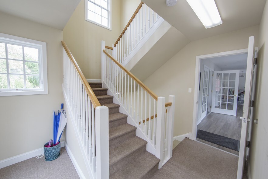 More Photos Of 30 W Bridge St, New Hope Freestanding For Lease