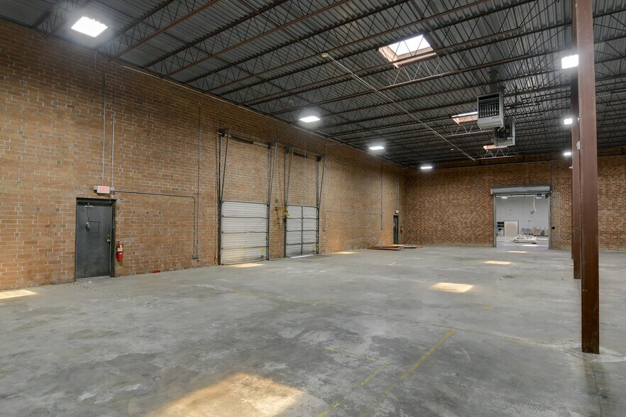 More Photos Of 902 Norwalk St, Greensboro Warehouse For Lease
