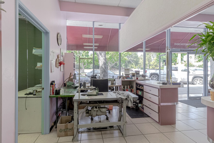 More Photos Of 2040-2050 Huntington Dr, San Marino Storefront For Sale