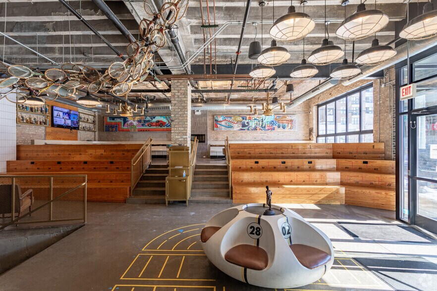 More Photos Of 312 W Chestnut St, Chicago Hotel For Lease