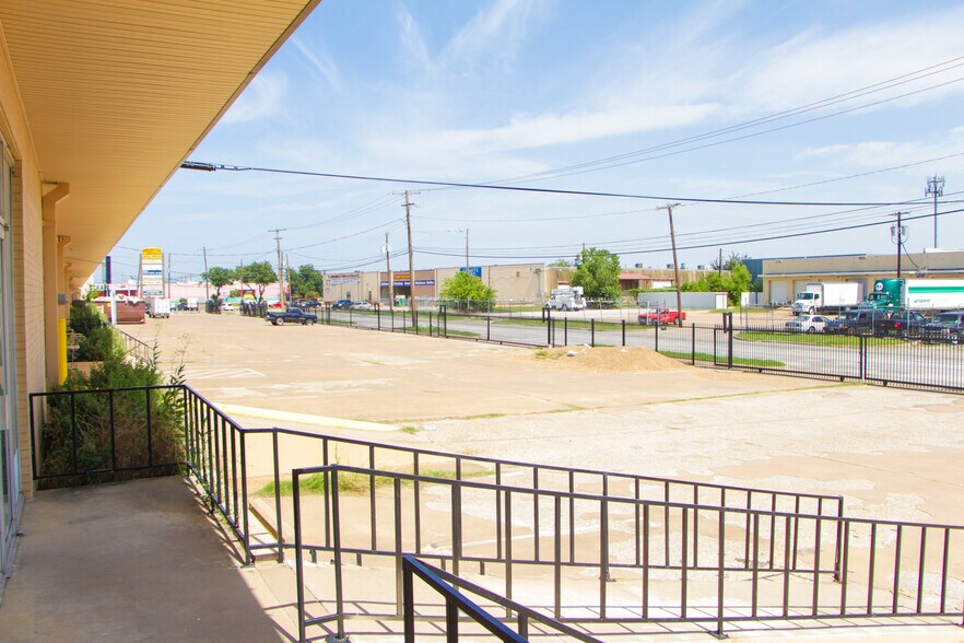 More Photos Of 2651-2675 Manana Dr, Dallas Warehouse For Sale