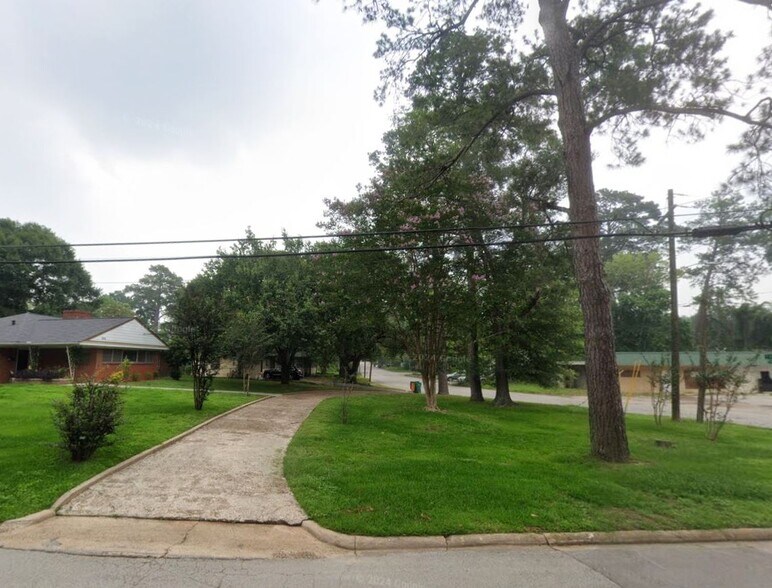 More Photos Of 302 Conroe Dr, Conroe Assisted Living For Sale