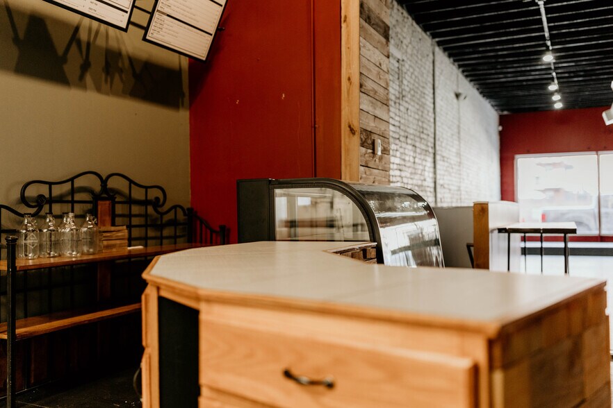More Photos Of 1529 Grand Blvd, Kansas City Storefront Retail Office For Lease