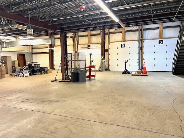 More Photos Of 17 Progress Ave, Nashua Light Manufacturing For Sale