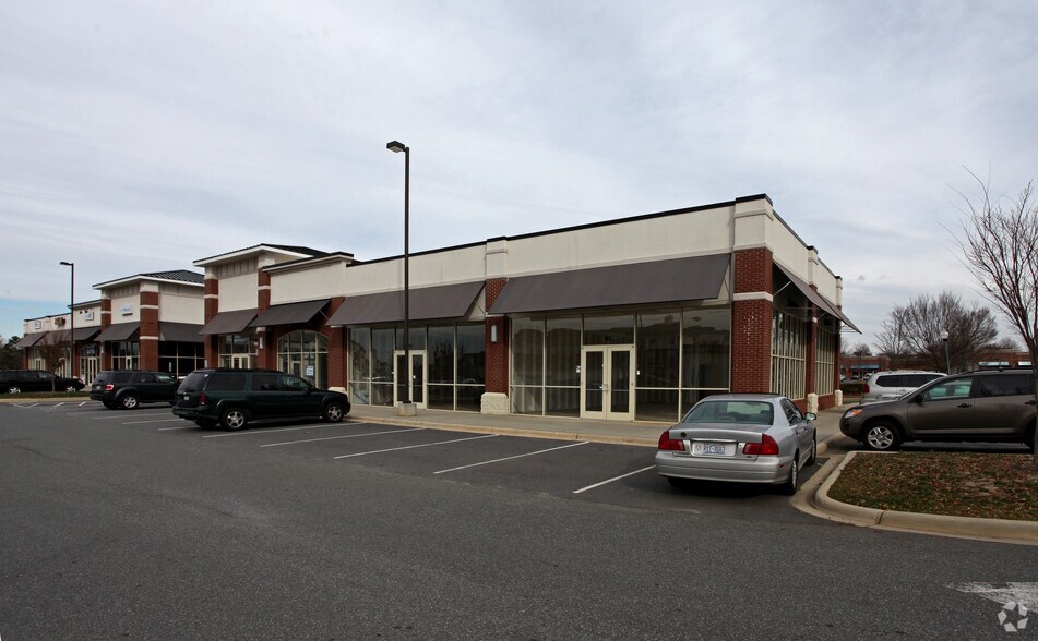 More Photos Of 14225 Market Square Dr, Huntersville Storefront Retail Office For Lease