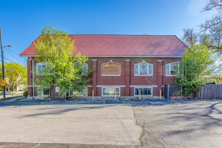 More Photos Of 1001 Hosbrook St, Indianapolis Religious Facility For Sale