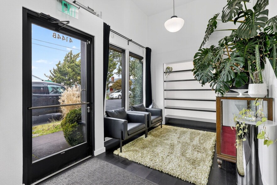 More Photos Of 4144 SE 60th Ave, Portland Storefront Retail Office For Sale