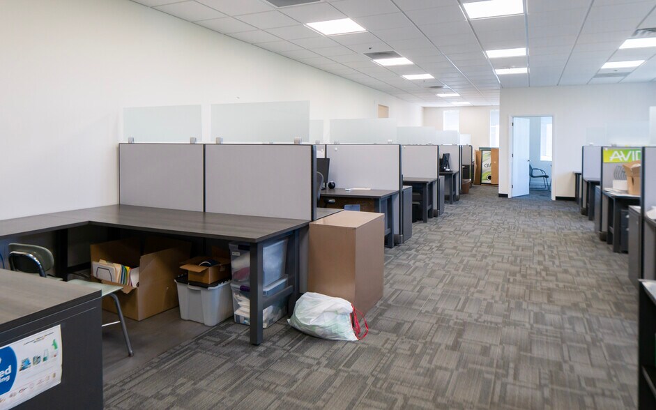 More Photos Of 72 Johnny Cake Hill Rd, Middletown Distribution For Sale