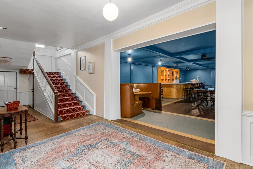 More Photos Of 314 N Morris St, Oxford Hotel For Sale