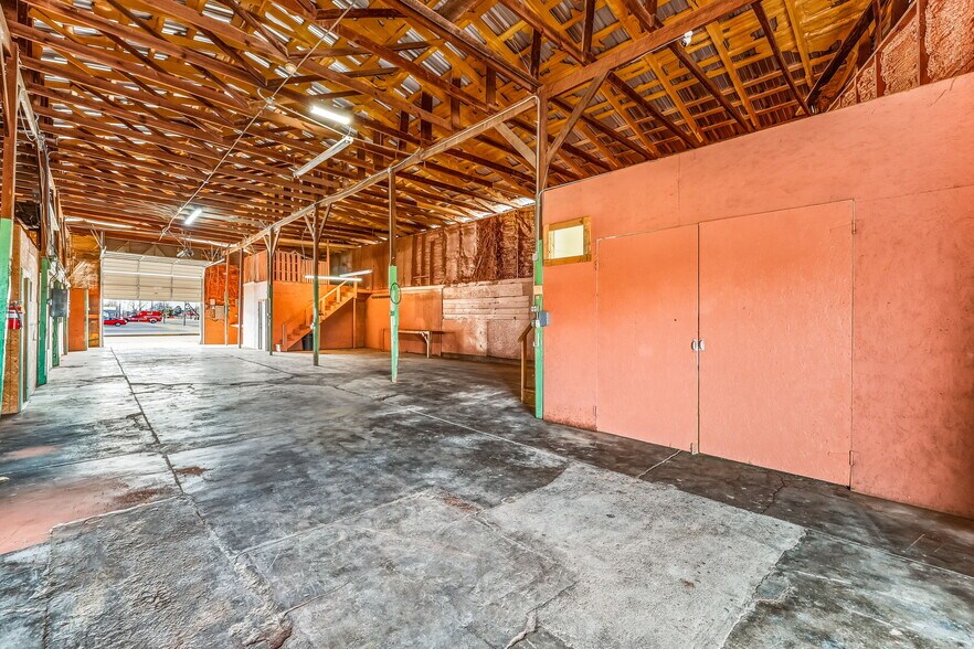 More Photos Of 26 W Washington Dr, San Angelo Warehouse For Sale