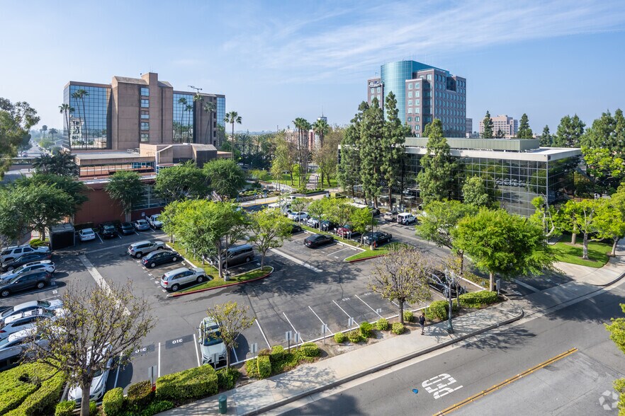 More Photos Of 100 S Anaheim Blvd, Anaheim Office For Lease