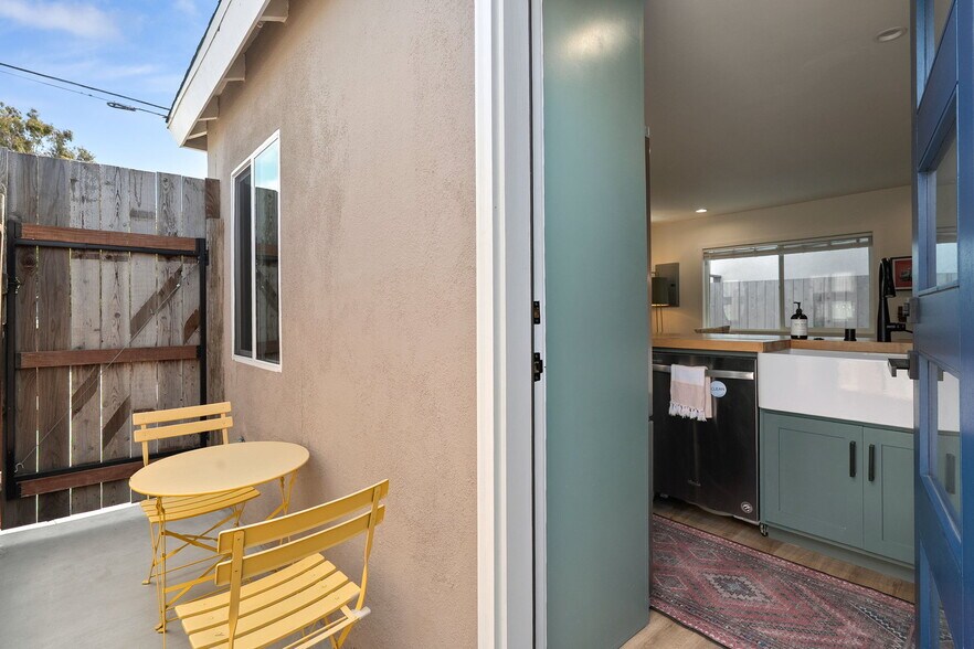 More Photos Of 4852 S Centinela Ave, Los Angeles Multifamily For Sale