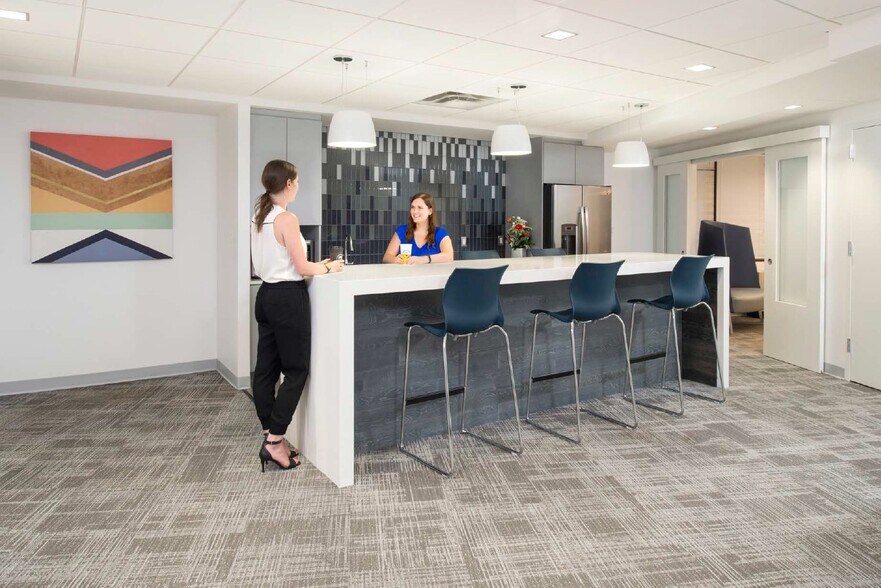 More Photos Of 1000 Vermont Ave NW, Washington Office For Lease