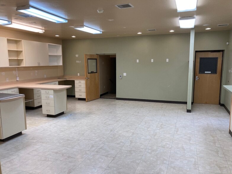 More Photos Of 2245 E State Route 69, Prescott Veterinarian Kennel For Lease