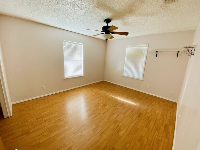 More Photos Of 1014 W County Line Rd, New Braunfels Office Residential For Sale