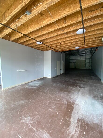 More Photos Of 1227 Lakeview Dr, Franklin Storefront Retail Office For Lease
