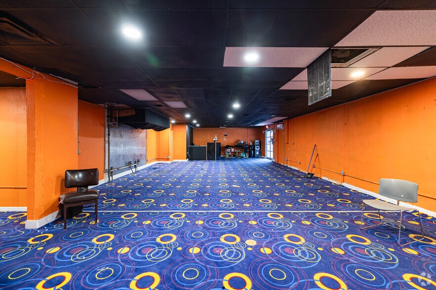 More Photos Of 2467-2469 Edison Ave, Fort Myers General Retail For Sale