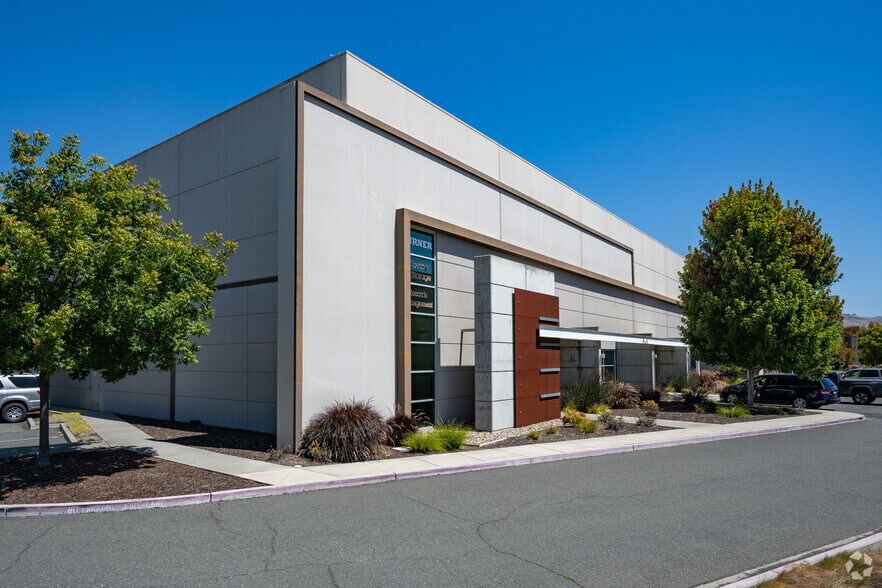 More Photos Of 1560-1572 Airport Blvd, Napa Warehouse For Lease