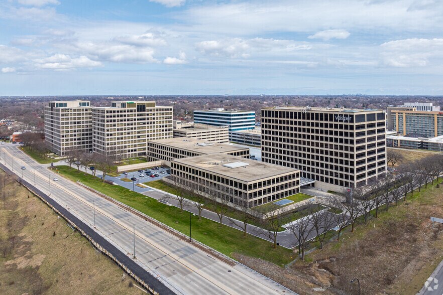 More Photos Of 8745 W Higgins Rd, Chicago Office For Sale