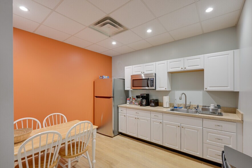 More Photos Of 700 Taylor Ave, Columbus Light Distribution For Sale